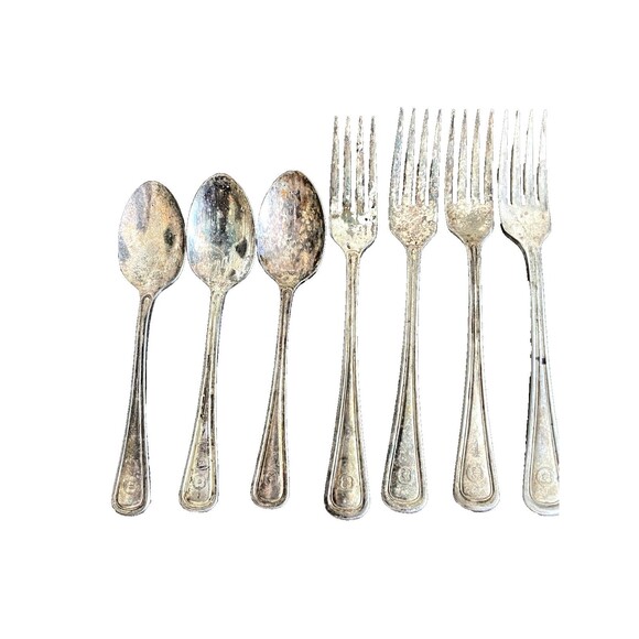 Vintage Wm. A Rogers Hotel Plate Oneida Ltd. 3 Spoons & 4 Forks - Picture 1 of 11